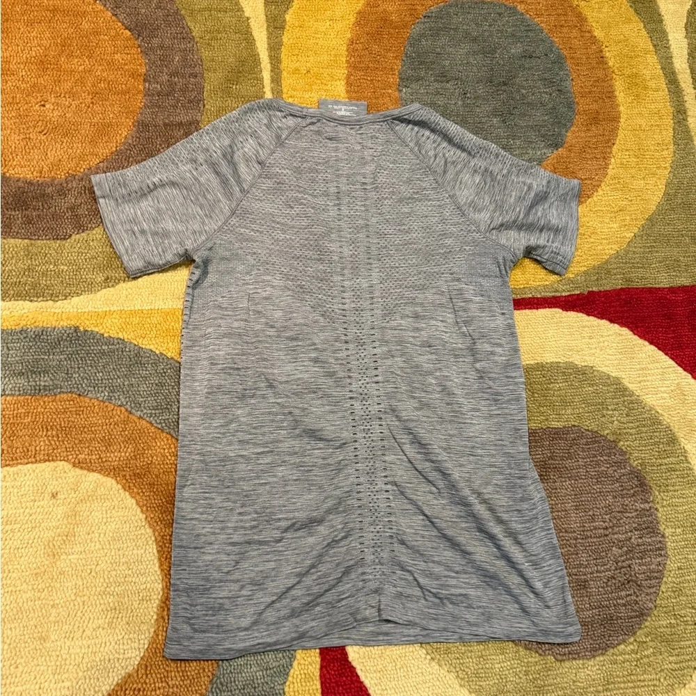 Athleta Foothill Seamless Grey Tee Shirt Top Athletic Style Women’s Size Small